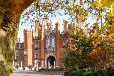 Sonbaharda Hampton Court, Londra