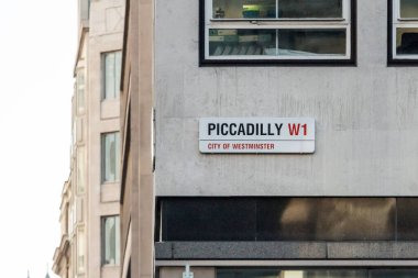 Ünlü binaların cepheleri ve Londra sokaklarının mimari detayları, şehir manzarası. 