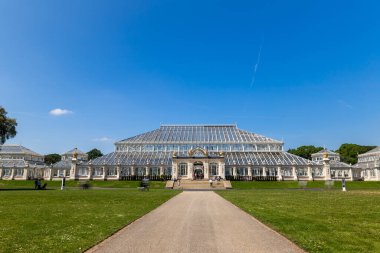 Londra 'daki Kew Gardens' ın ılıman evi.