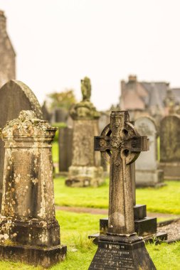 İskoçya, İngiltere 'deki eski gotik mezarlığın detayları.