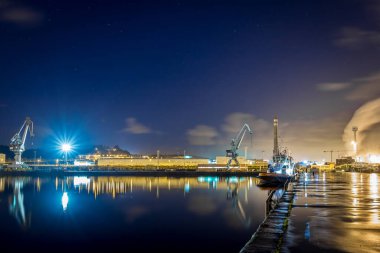 Geceleyin endüstriyel nehir limanı, Asturias, Aviles