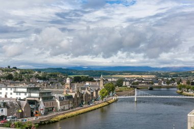 Yazın bulutlu havada Inverness, İskoçya, İngiltere