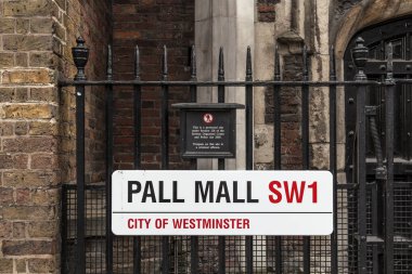 Ünlü binaların cepheleri ve Londra sokaklarının mimari detayları, şehir manzarası. 