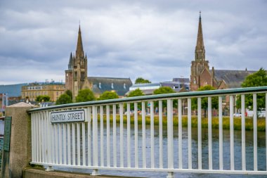 Yazın bulutlu havada Inverness, İskoçya, İngiltere