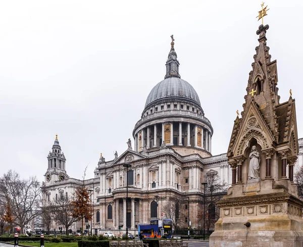 ロンドンの冬の日の聖パウルス大聖堂 — ストック写真