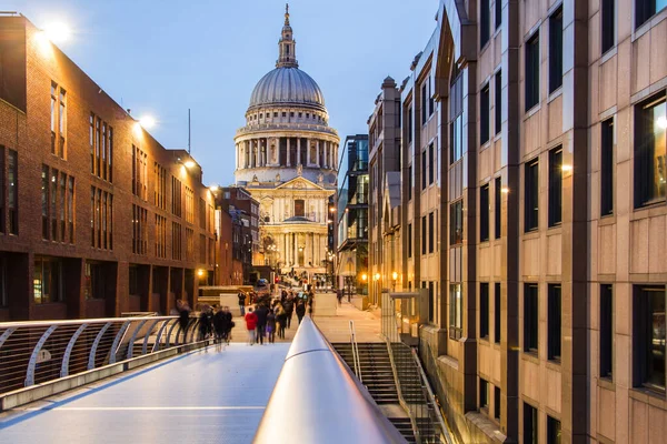 ロンドンの街の夜景 — ストック写真