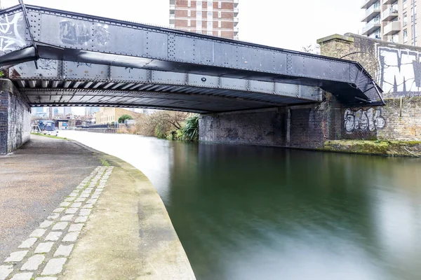 Naibin kanalı kışın Londra 'da uzun süre açıktır.