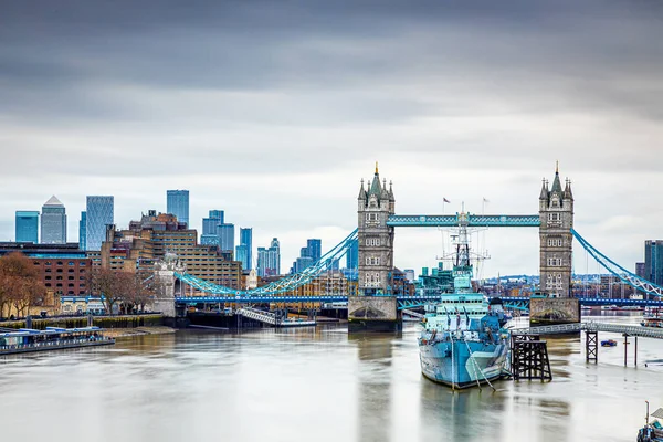 Dlouhý Pohled Tower Bridge Světově Proslulý Symbol Londýna Velká Británie — Stock fotografie