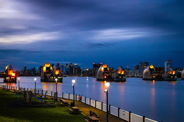 Vista Longa Exposição Barreira Canary Wharf Thames Londres Reino Unido — Fotografia de Stock