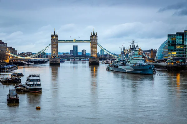 Una Larga Vista Del Tower Bridge Símbolo Mundialmente Famoso Londres — Foto de Stock