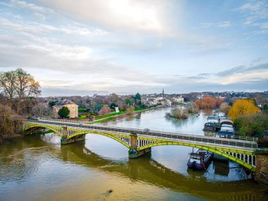 Günbatımında Richmond Köprüsü 'nün hava görüntüsü, Londra, İngiltere