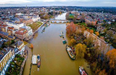 Günbatımında Richmond Köprüsü 'nün hava görüntüsü, Londra, İngiltere