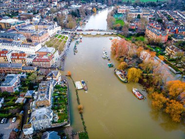 Günbatımında Richmond Köprüsü 'nün hava görüntüsü, Londra, İngiltere