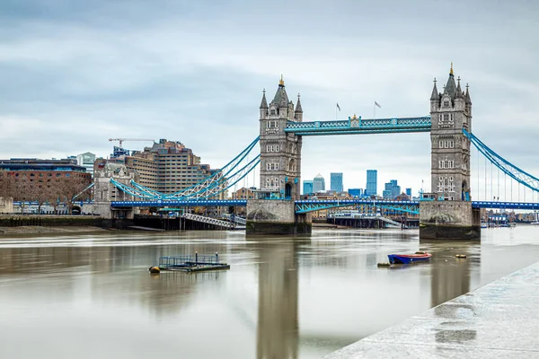 Uma Longa Exposição Vista Tower Bridge Símbolo Mundialmente Famoso Londres — Fotografia de Stock