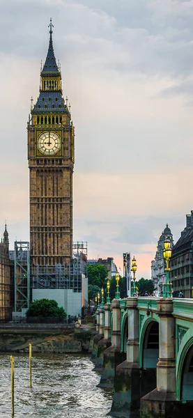 Μια Κάθετη Άποψη Του Πύργου Του Ρολογιού Big Ben Στο — Φωτογραφία Αρχείου