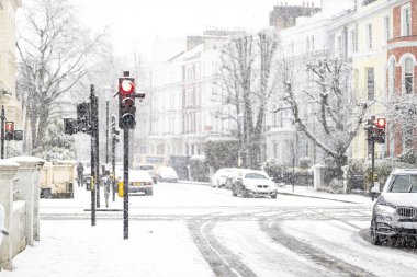 Londra / Birleşik Krallık - 24 Ocak 2021: Notting Hill bölgesinde görülen kar yağışı