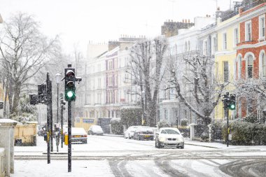 Londra / Birleşik Krallık - 24 Ocak 2021: Notting Hill bölgesinde görülen kar yağışı