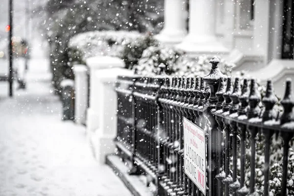 ロンドン イギリスの2021年の雪嵐の下のノッティングヒル — ストック写真