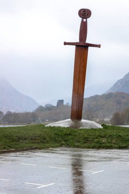Bir Giants kılıcı, Galler 'in Llyn Padarn Gölü' nde bir sembol, Galler, İngiltere
