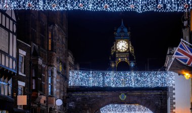 İngiltere 'nin kuzeybatısındaki Chester kenti, yerel kırmızı kumtaşından yapılmış geniş Roma duvarlarıyla tanınıyor.