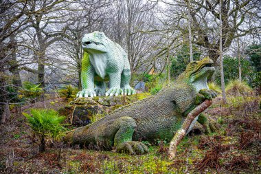 Crystal Palace Dinozorları, Bromley 'nin İngiltere' deki Crystal Palace Park kasabasında dinozor ve nesli tükenmiş diğer hayvan heykelleri serisi.