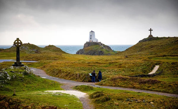 Ynys Llanddwyn 'in manzarası, Anglesey' in batı kıyısındaki gelgit adası, kuzeybatı Galler, İngiltere