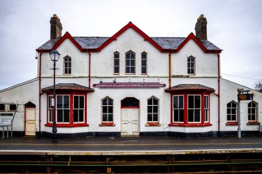 LlanFairpwllgwyngyll, Anglesey, Galler, İngiltere 'deki büyük bir köy ve yerel idare topluluğu.