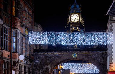 İngiltere 'nin kuzeybatısındaki Chester kenti, yerel kırmızı kumtaşından yapılmış geniş Roma duvarlarıyla tanınıyor.