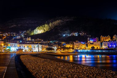 Kuzey Galler 'de Llandudno adlı bir sahil kasabasının manzarası.