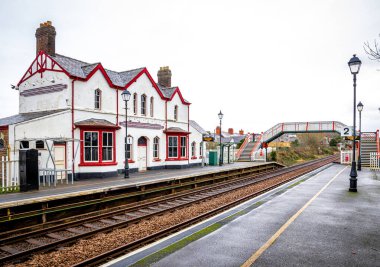 LlanFairpwllgwyngyll, Anglesey, Galler, İngiltere 'deki büyük bir köy ve yerel idare topluluğu.