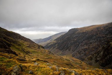 İngiltere 'deki SNowdonia Ulusal Galler Parkı' nda madencilerin yolu Snowdon manzarası