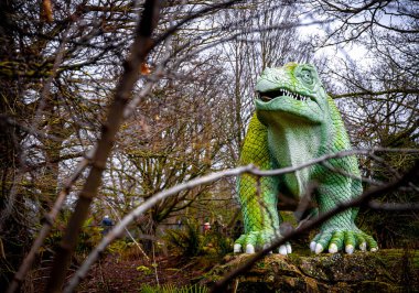 Crystal Palace Dinozorları, Bromley 'nin İngiltere' deki Crystal Palace Park kasabasında dinozor ve nesli tükenmiş diğer hayvan heykelleri serisi.