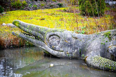 Crystal Palace Dinozorları, Bromley 'nin İngiltere' deki Crystal Palace Park kasabasında dinozor ve nesli tükenmiş diğer hayvan heykelleri serisi.