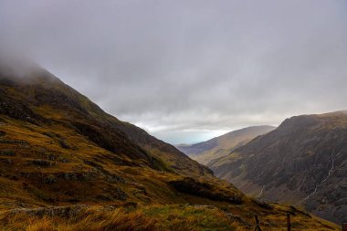 İngiltere 'deki SNowdonia Ulusal Galler Parkı' nda madencilerin yolu Snowdon manzarası