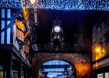 İngiltere 'nin kuzeybatısındaki Chester kenti, yerel kırmızı kumtaşından yapılmış geniş Roma duvarlarıyla tanınıyor.