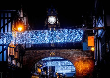 İngiltere 'nin kuzeybatısındaki Chester kenti, yerel kırmızı kumtaşından yapılmış geniş Roma duvarlarıyla tanınıyor.