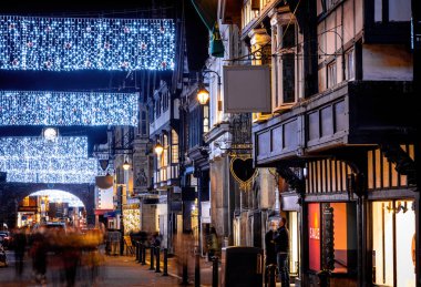 İngiltere 'nin kuzeybatısındaki Chester kenti, yerel kırmızı kumtaşından yapılmış geniş Roma duvarlarıyla tanınıyor.