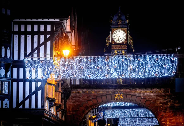 İngiltere 'nin kuzeybatısındaki Chester kenti, yerel kırmızı kumtaşından yapılmış geniş Roma duvarlarıyla tanınıyor.