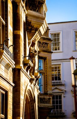 Cambridge 'de güneşli bir gün, İngiltere' nin doğusundaki River Cam 'de Cambridge Üniversitesi' ne ev sahipliği yapan bir şehir.