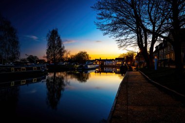 İngiltere 'nin Cambridgeshire kentindeki Ely Katedrali' nin günbatımı manzarası.
