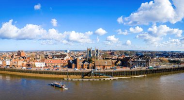 Norfolk, İngiltere 'de bir liman ve pazar kasabası olan King' s Lynn 'in hava manzarası.