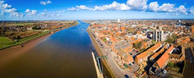 Norfolk, İngiltere 'de bir liman ve pazar kasabası olan King' s Lynn 'in hava manzarası.