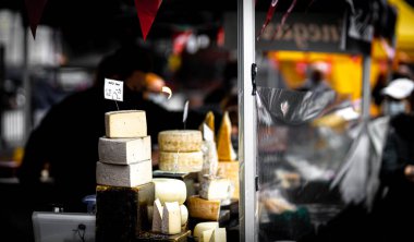 Batı Londra 'daki peynir pazarı.
