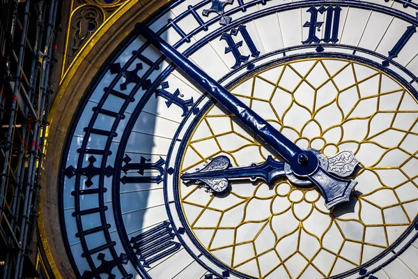 Torre Del Reloj Big Ben Restaurada Con Esferas Agujas Reloj —  Fotos de Stock