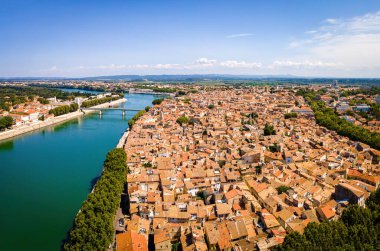 Güneydoğu Frances Provence bölgesinde bir şehir olan Avignon 'un günbatımı manzarası