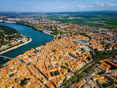 Güneydoğu Frances Provence bölgesinde bir şehir olan Avignon 'un günbatımı manzarası