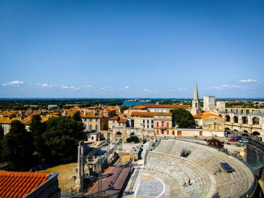 Güneydoğu Frances Provence bölgesinde bir şehir olan Avignon 'un günbatımı manzarası