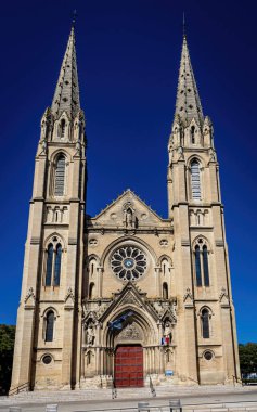 Güney Fransa 'nın Occitanie bölgesindeki eski bir Roma şehri olan Nimes Arena' nın hava manzarası