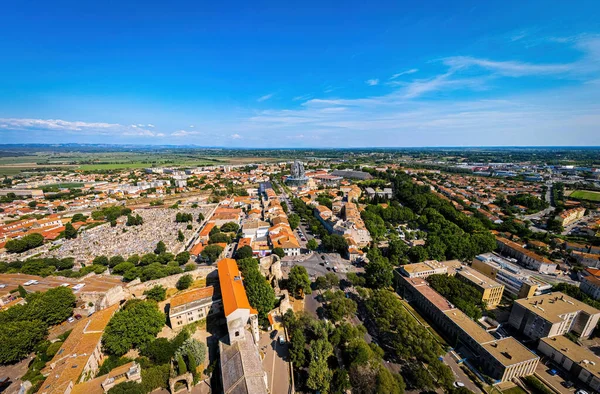 Güney Fransa Nın Provence Bölgesindeki Ren Nehri Üzerindeki Bir Şehir — Stok fotoğraf