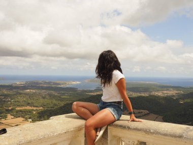 Menorca 'daki genç turist